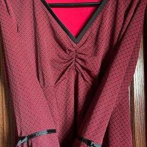Motherhood Maternity Red and Black Checkered 3/4 Length Sleeve Top Size Medium